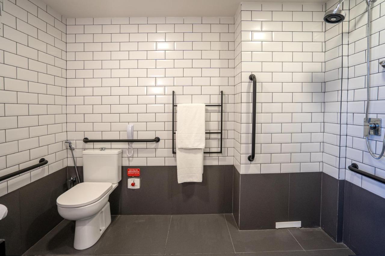 Ibis 4*
