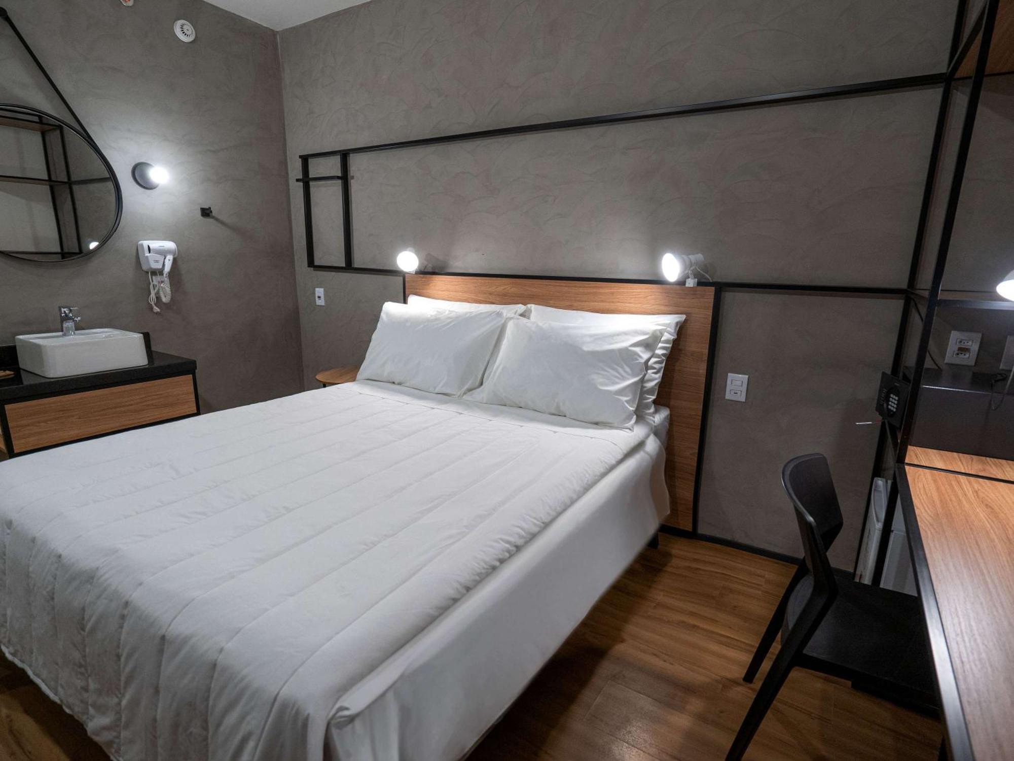 Ibis 4*